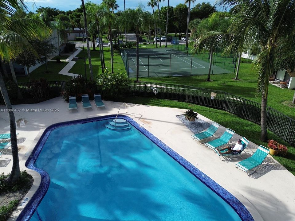 Под контрактом: $286,600 (2 спален, 1 ванн, 792 Квадратных фут)