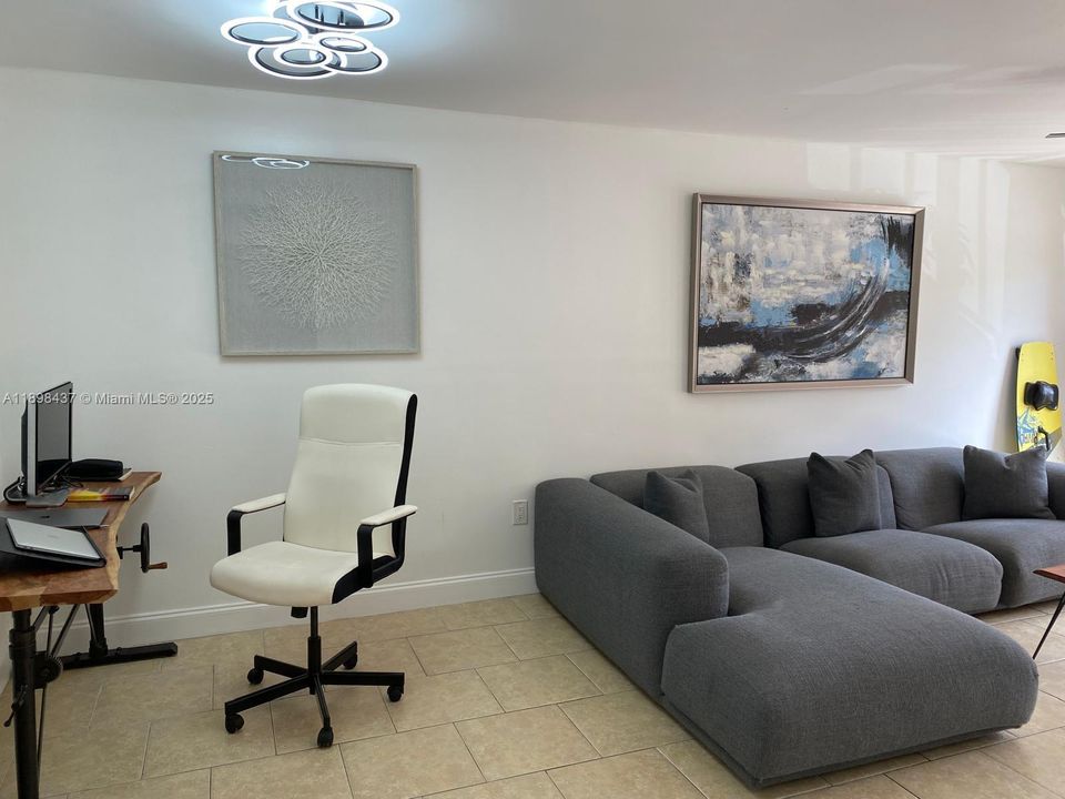 Под контрактом: $286,600 (2 спален, 1 ванн, 792 Квадратных фут)