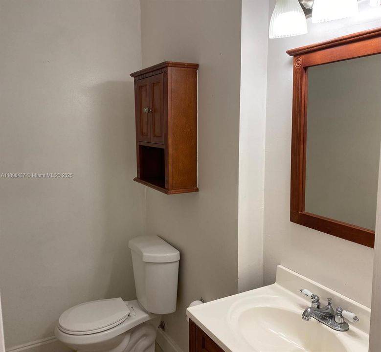 Под контрактом: $286,600 (2 спален, 1 ванн, 792 Квадратных фут)