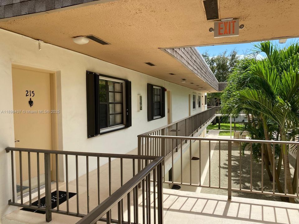 Под контрактом: $286,600 (2 спален, 1 ванн, 792 Квадратных фут)