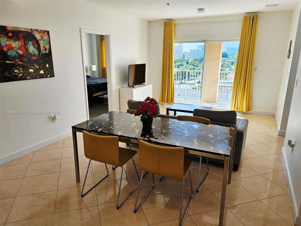 En Venta: $380,000 (2 camas, 2 baños, 897 Pies cuadrados)