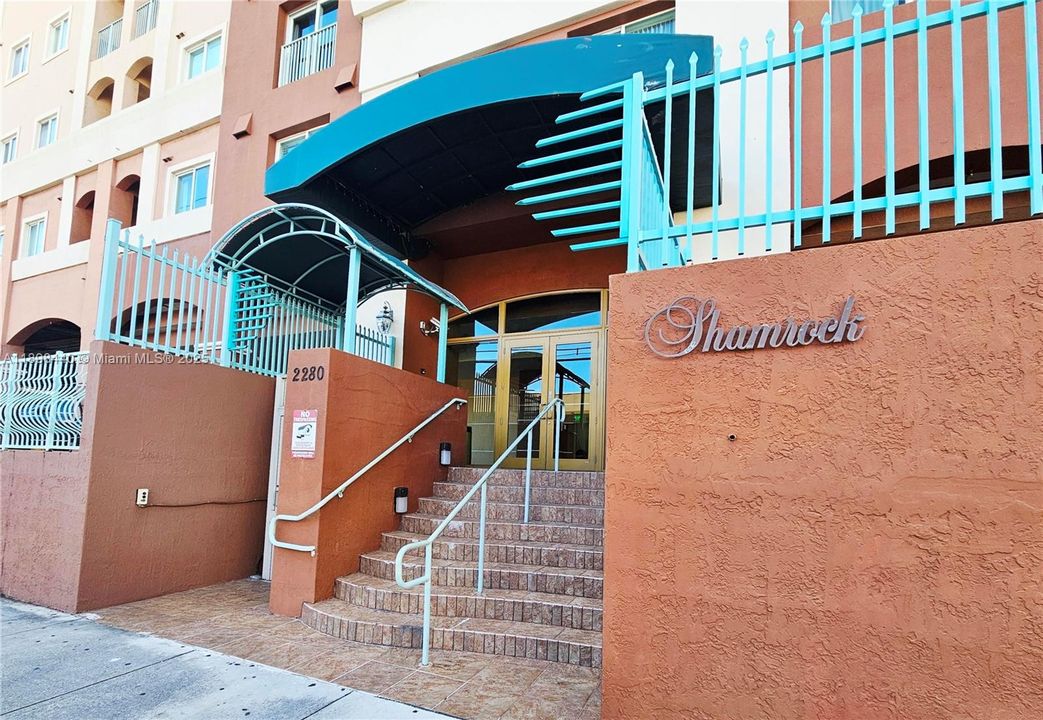 En Venta: $380,000 (2 camas, 2 baños, 897 Pies cuadrados)