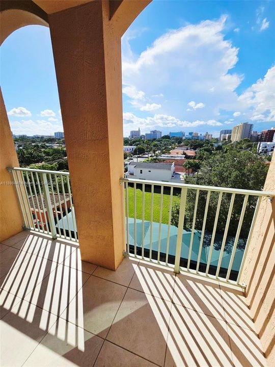 En Venta: $380,000 (2 camas, 2 baños, 897 Pies cuadrados)