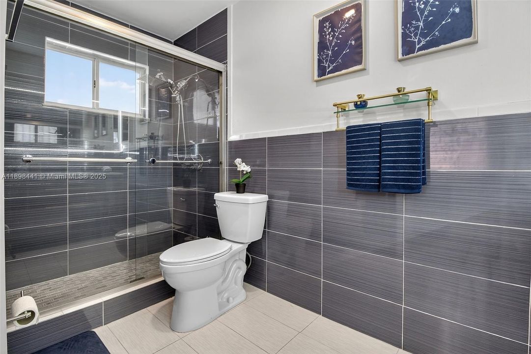 合同活跃: $569,000 (3 贝兹, 2 浴室, 1460 平方英尺)