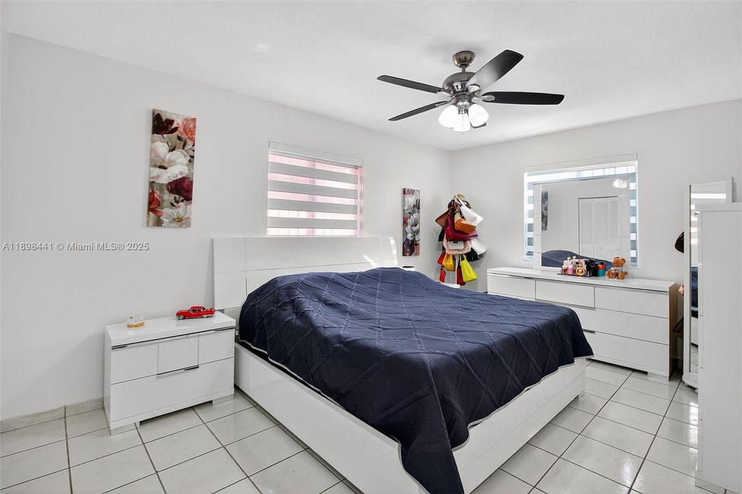 合同活跃: $569,000 (3 贝兹, 2 浴室, 1460 平方英尺)