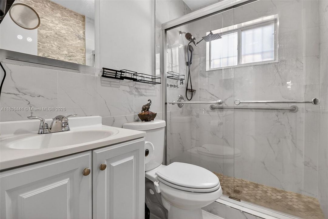 合同活跃: $569,000 (3 贝兹, 2 浴室, 1460 平方英尺)