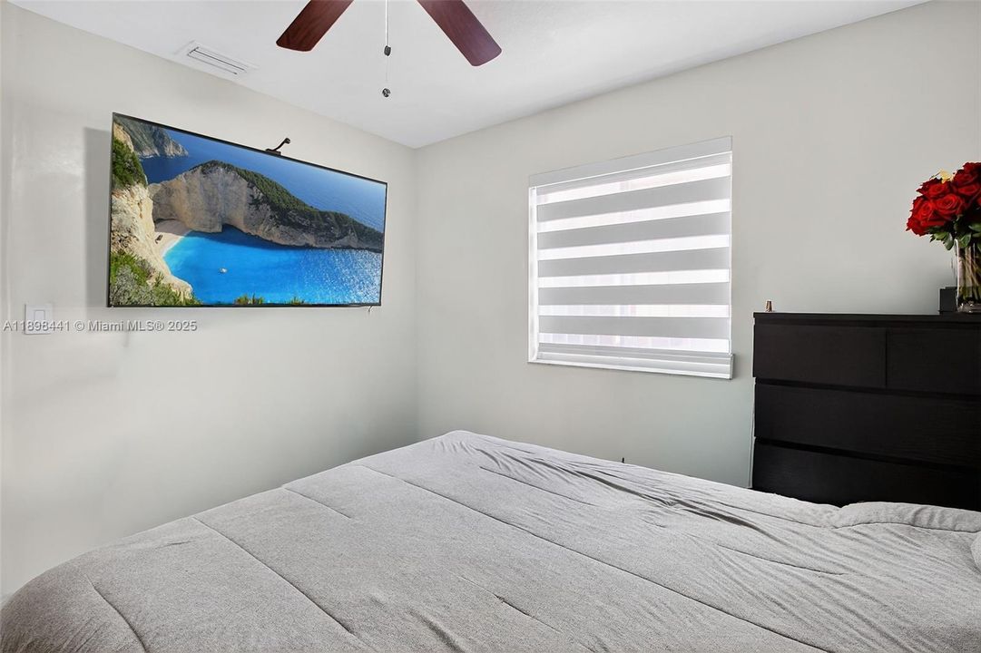 合同活跃: $569,000 (3 贝兹, 2 浴室, 1460 平方英尺)