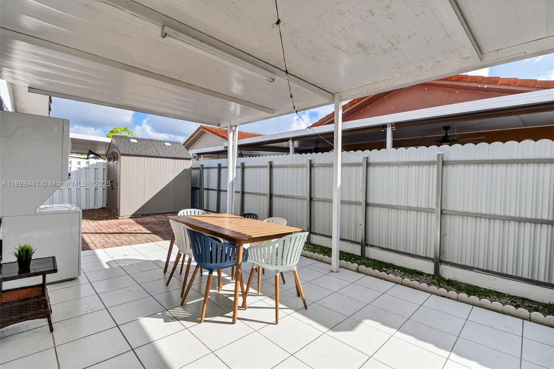 合同活跃: $569,000 (3 贝兹, 2 浴室, 1460 平方英尺)