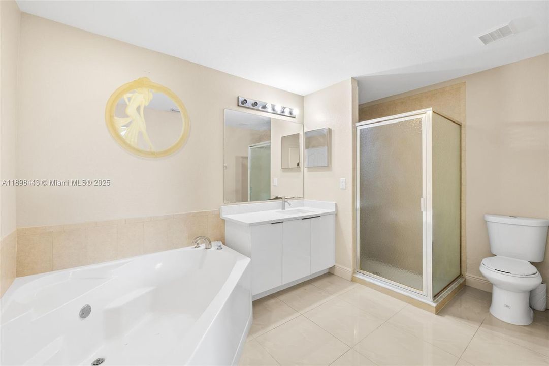 For Sale: $300,000 (3 beds, 3 baths, 1767 Square Feet)