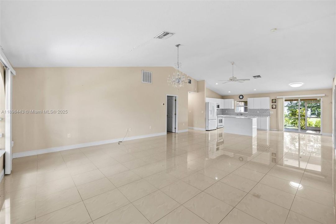 For Sale: $300,000 (3 beds, 3 baths, 1767 Square Feet)