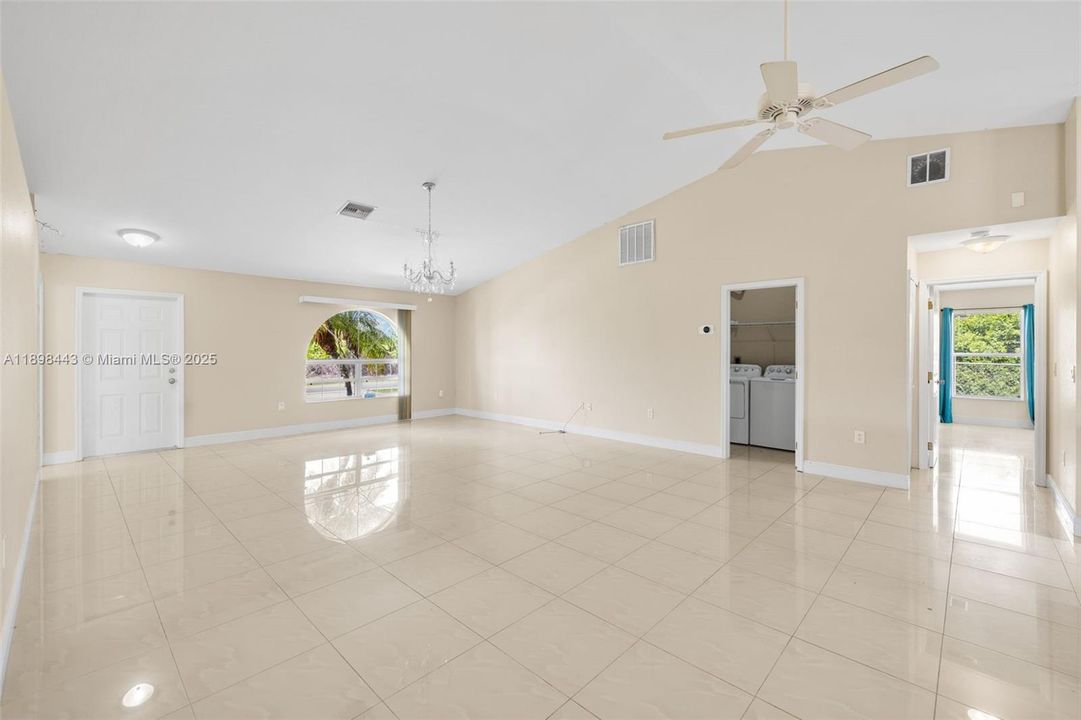 For Sale: $300,000 (3 beds, 3 baths, 1767 Square Feet)
