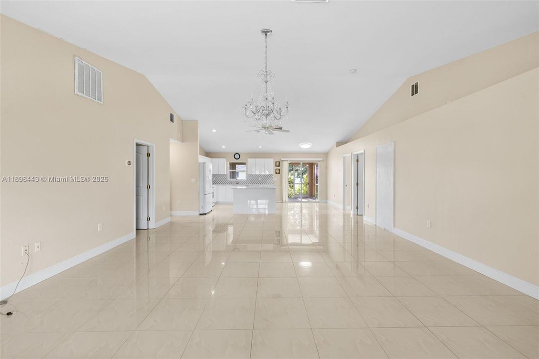 For Sale: $300,000 (3 beds, 3 baths, 1767 Square Feet)