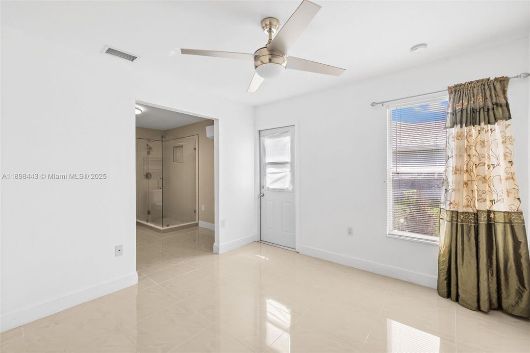 For Sale: $300,000 (3 beds, 3 baths, 1767 Square Feet)