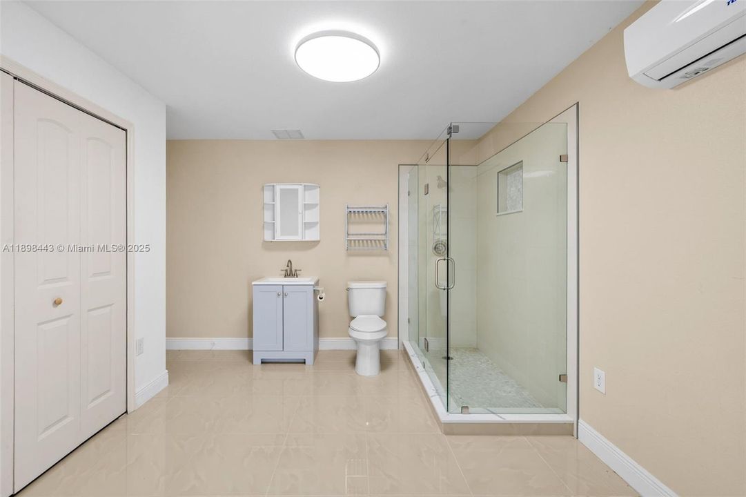 For Sale: $300,000 (3 beds, 3 baths, 1767 Square Feet)