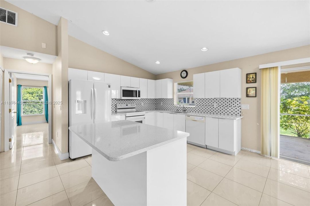 For Sale: $300,000 (3 beds, 3 baths, 1767 Square Feet)