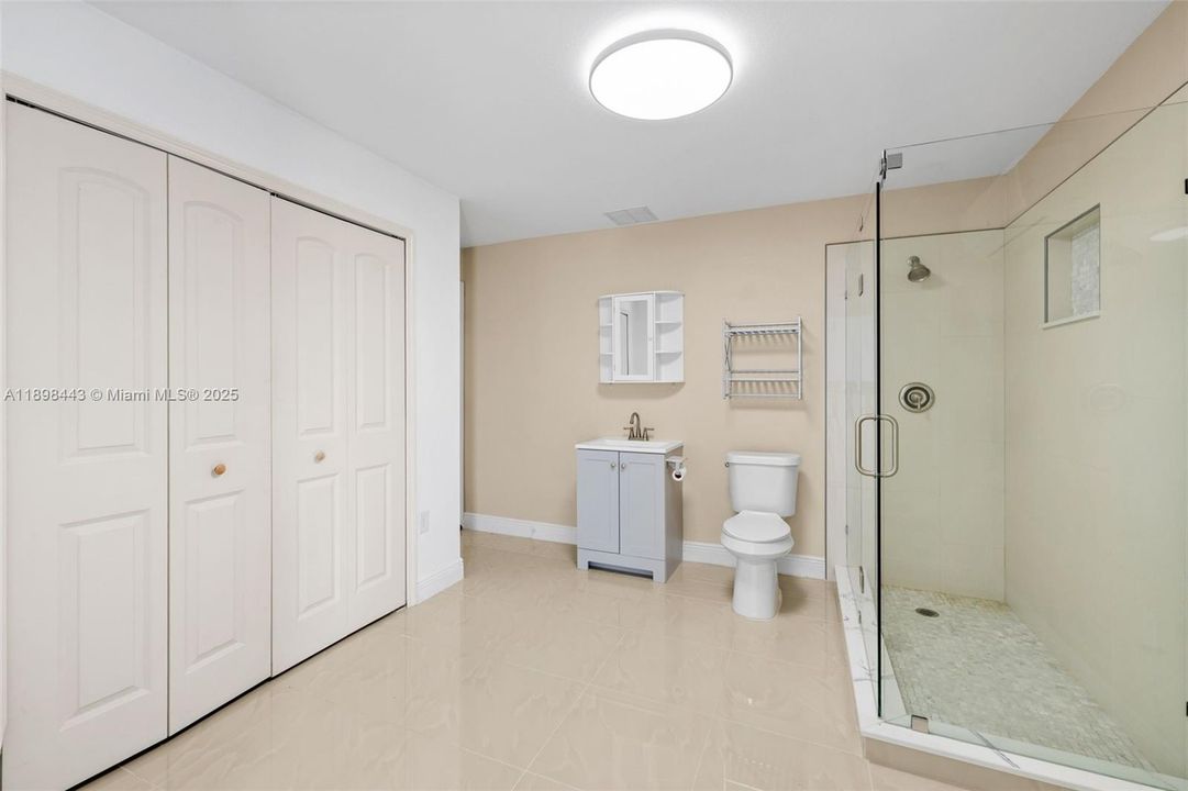 For Sale: $300,000 (3 beds, 3 baths, 1767 Square Feet)