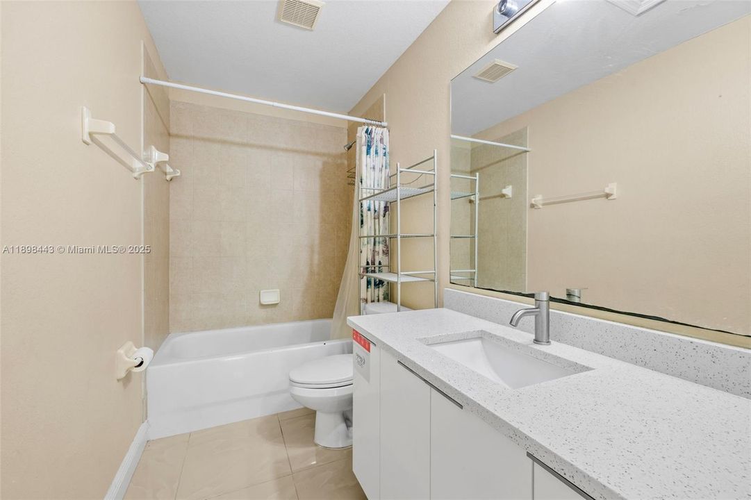 For Sale: $300,000 (3 beds, 3 baths, 1767 Square Feet)