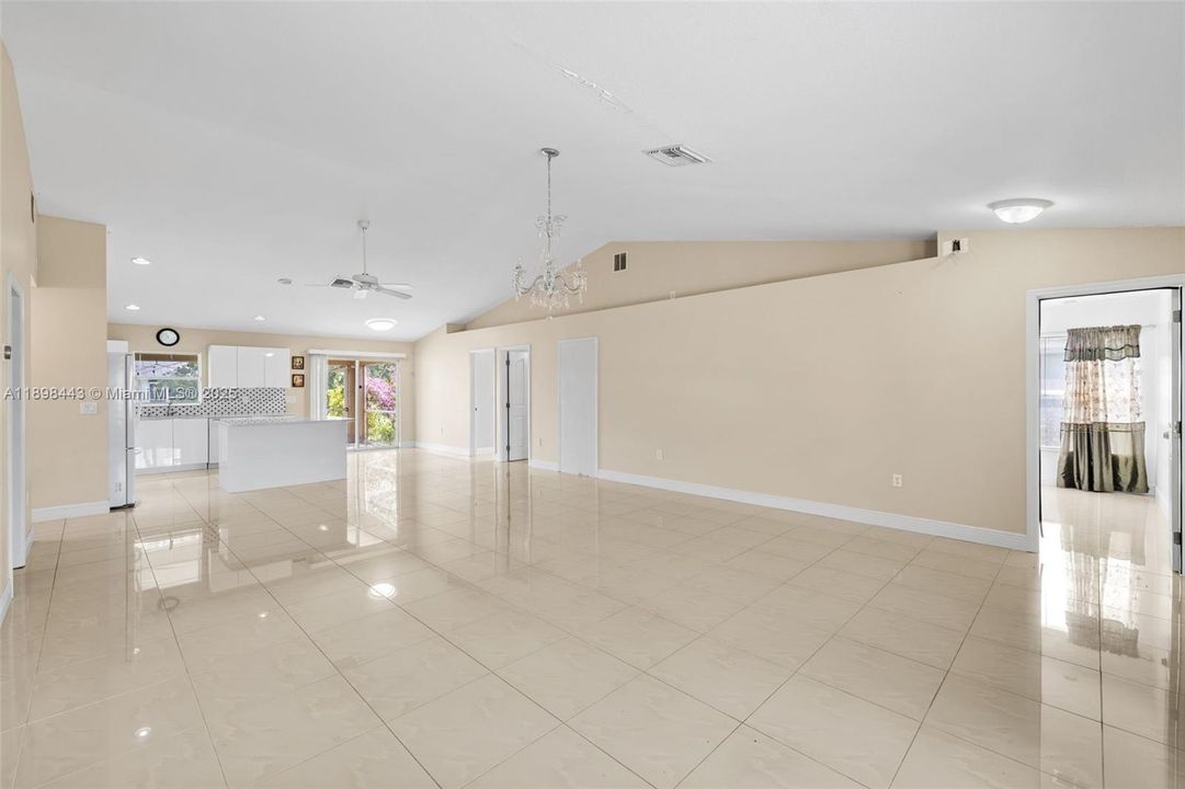 For Sale: $300,000 (3 beds, 3 baths, 1767 Square Feet)