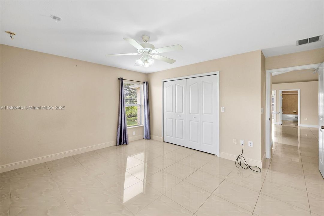 For Sale: $300,000 (3 beds, 3 baths, 1767 Square Feet)
