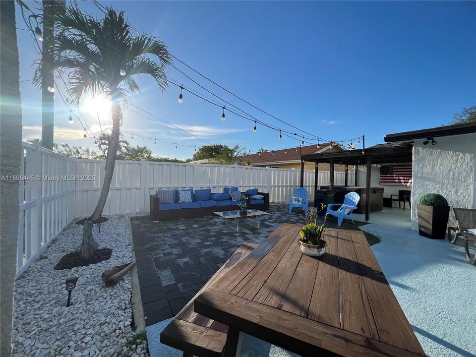 En Venta: $590,000 (3 camas, 2 baños, 1044 Pies cuadrados)