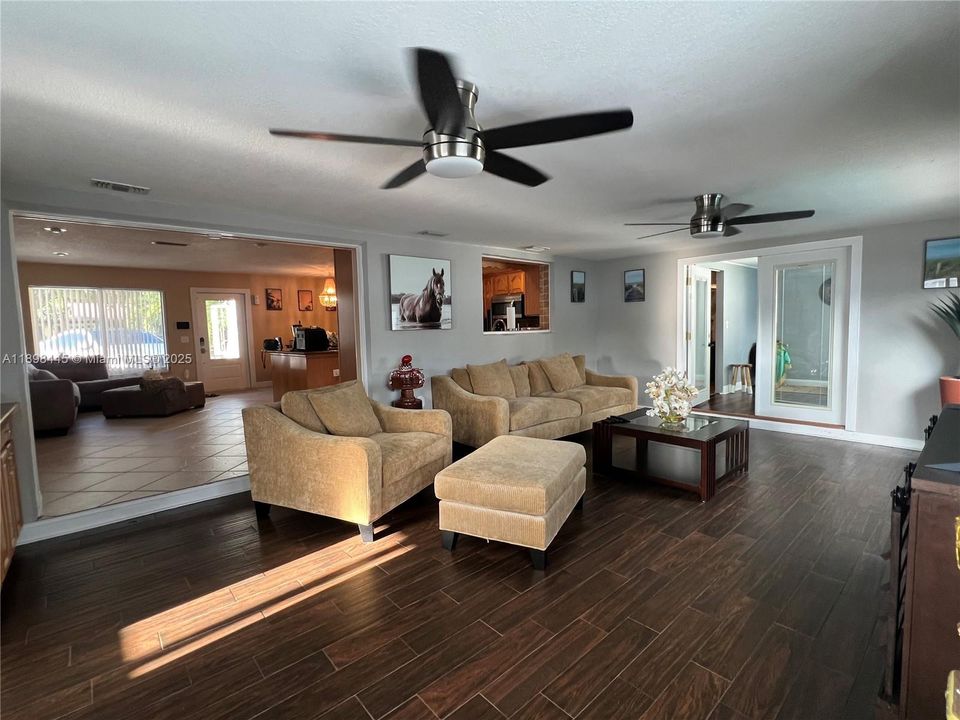 En Venta: $590,000 (3 camas, 2 baños, 1044 Pies cuadrados)