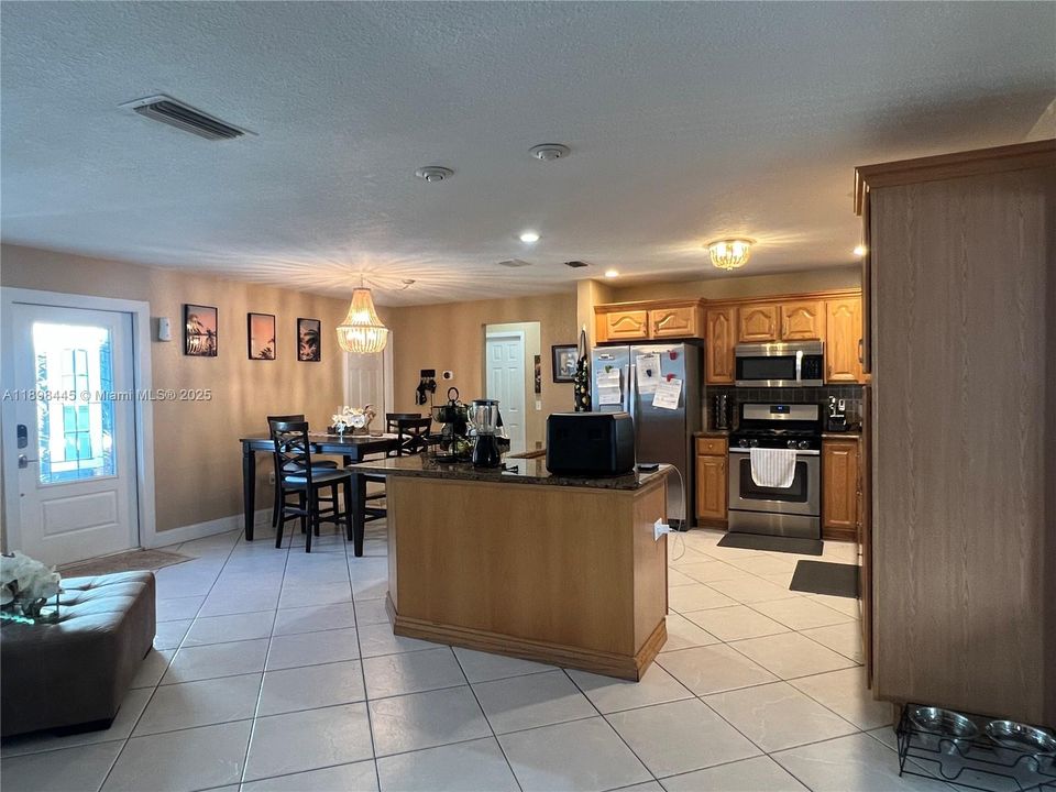 En Venta: $590,000 (3 camas, 2 baños, 1044 Pies cuadrados)