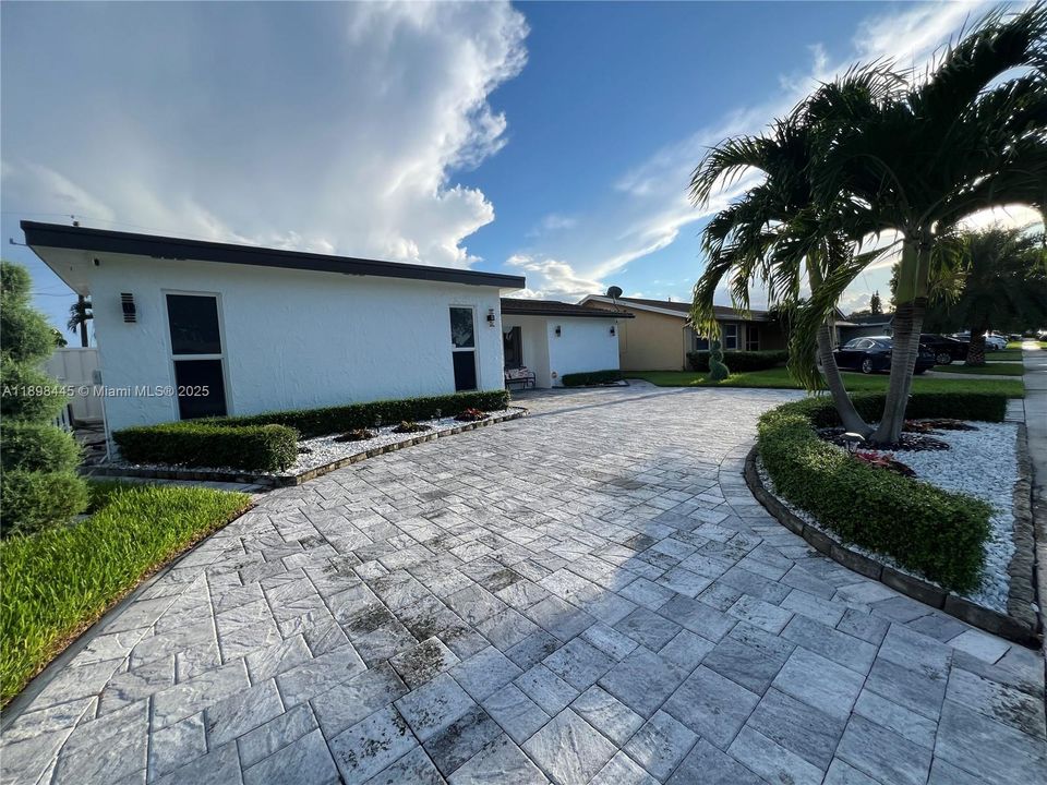 En Venta: $590,000 (3 camas, 2 baños, 1044 Pies cuadrados)