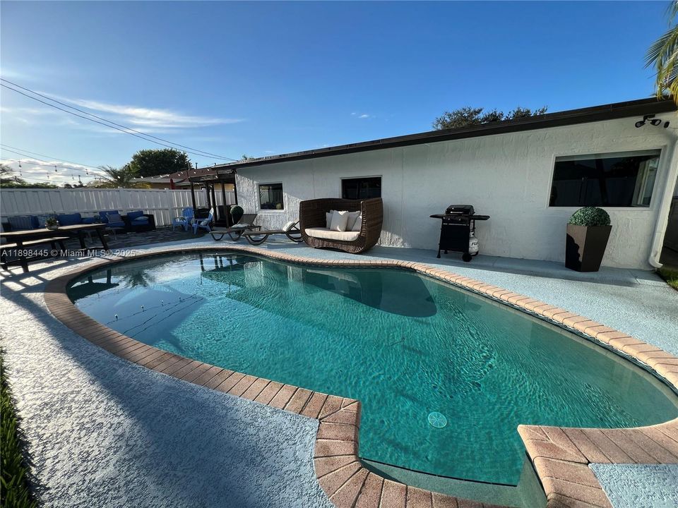 En Venta: $590,000 (3 camas, 2 baños, 1044 Pies cuadrados)