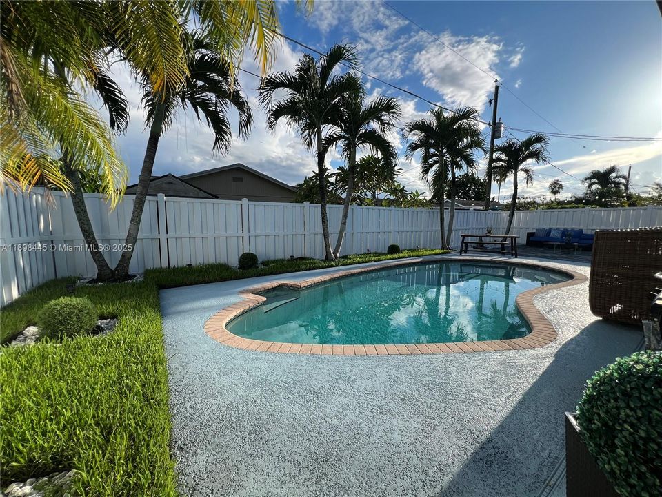 En Venta: $590,000 (3 camas, 2 baños, 1044 Pies cuadrados)