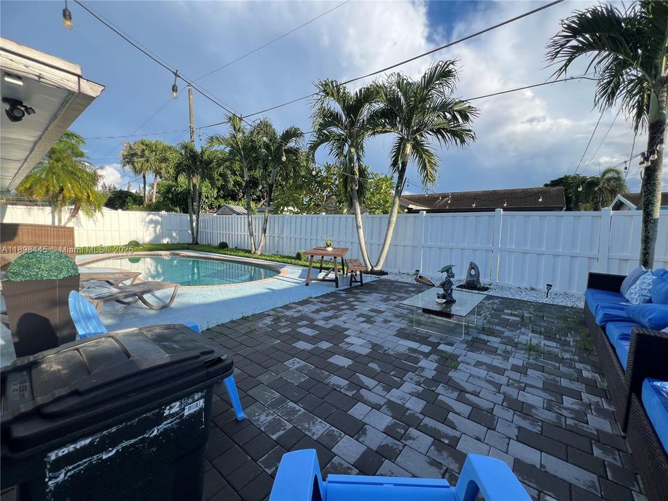 En Venta: $590,000 (3 camas, 2 baños, 1044 Pies cuadrados)