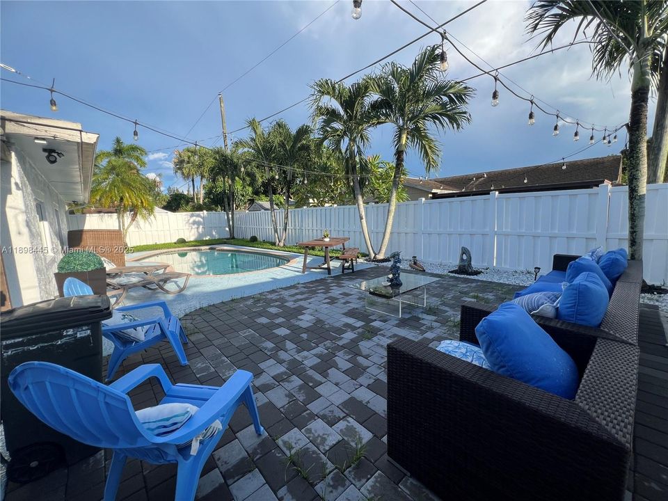 En Venta: $590,000 (3 camas, 2 baños, 1044 Pies cuadrados)