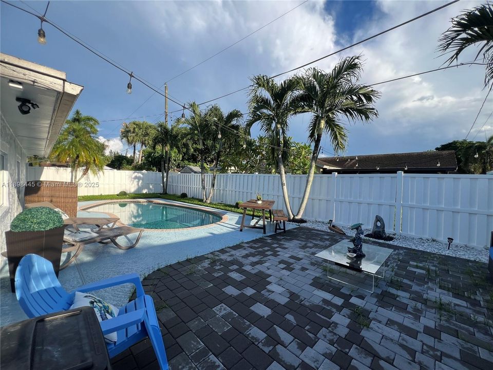 En Venta: $590,000 (3 camas, 2 baños, 1044 Pies cuadrados)