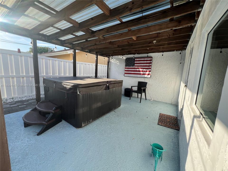 En Venta: $590,000 (3 camas, 2 baños, 1044 Pies cuadrados)