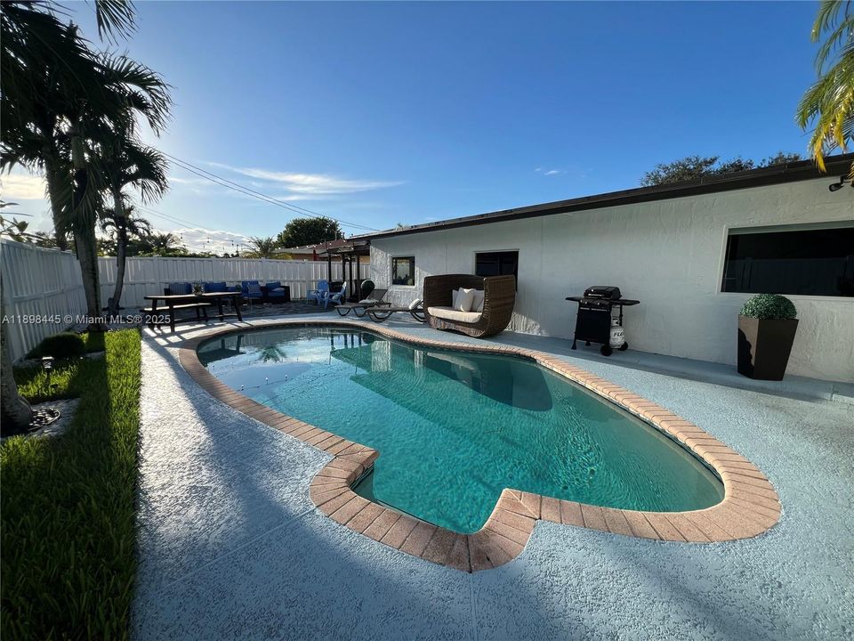 En Venta: $590,000 (3 camas, 2 baños, 1044 Pies cuadrados)