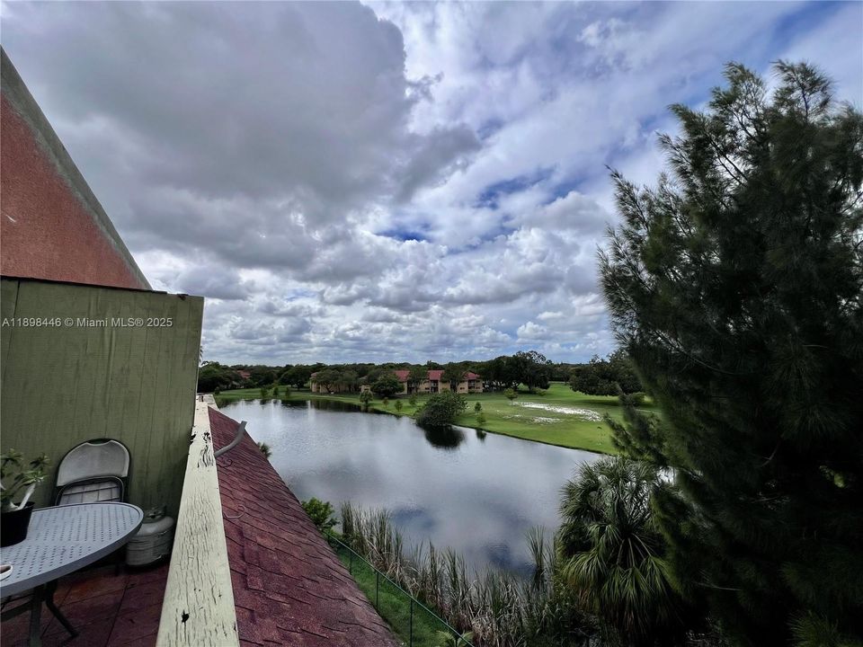 For Sale: $189,000 (1 beds, 1 baths, 660 Square Feet)