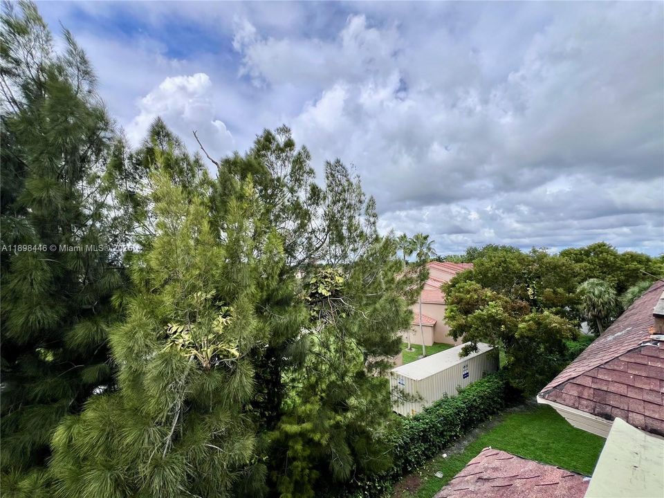 For Sale: $189,000 (1 beds, 1 baths, 660 Square Feet)