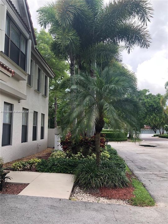 For Rent: $3,500 (3 beds, 2 baths, 1747 Square Feet)