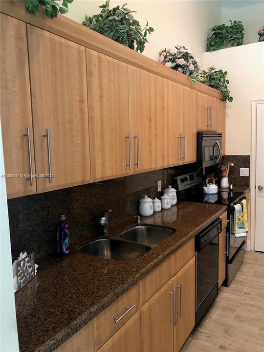 For Rent: $3,500 (3 beds, 2 baths, 1747 Square Feet)