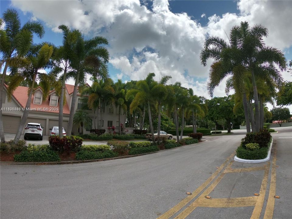 For Rent: $3,500 (3 beds, 2 baths, 1747 Square Feet)