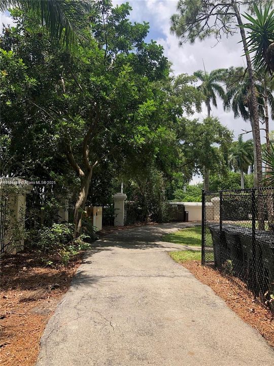 For Rent: $3,500 (3 beds, 2 baths, 1747 Square Feet)