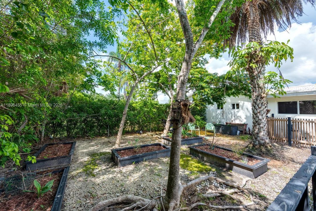 Activo con contrato: $1,599,000 (4 camas, 2 baños, 2394 Pies cuadrados)