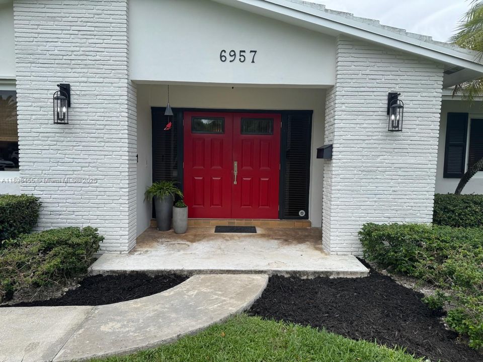 Activo con contrato: $1,599,000 (4 camas, 2 baños, 2394 Pies cuadrados)