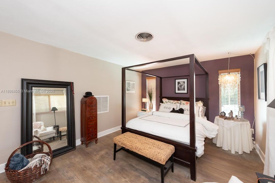 Activo con contrato: $1,599,000 (4 camas, 2 baños, 2394 Pies cuadrados)