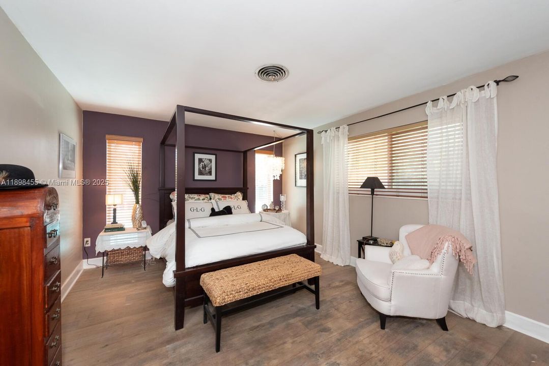 Activo con contrato: $1,599,000 (4 camas, 2 baños, 2394 Pies cuadrados)