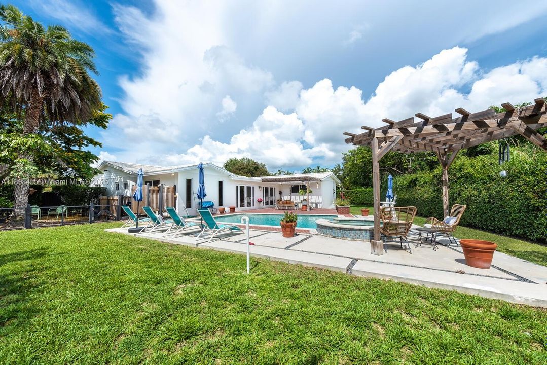 Activo con contrato: $1,599,000 (4 camas, 2 baños, 2394 Pies cuadrados)