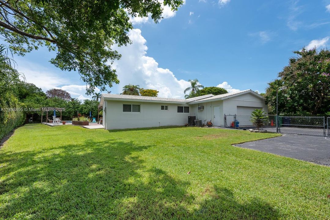 Activo con contrato: $1,599,000 (4 camas, 2 baños, 2394 Pies cuadrados)