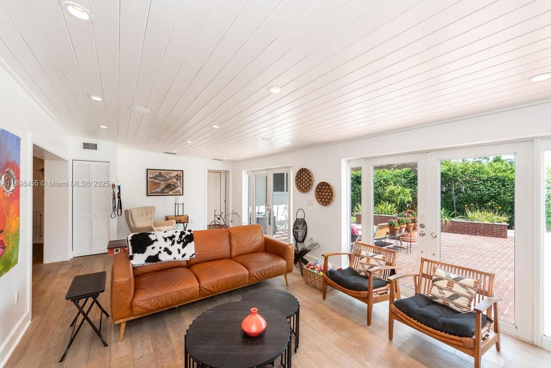 Activo con contrato: $1,599,000 (4 camas, 2 baños, 2394 Pies cuadrados)