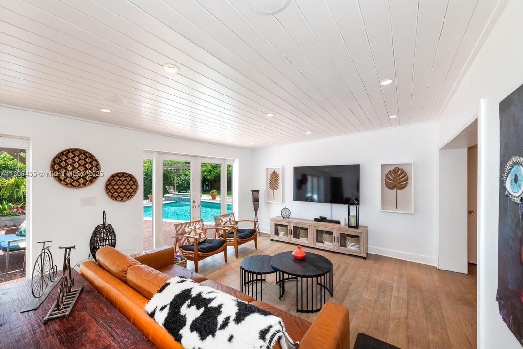 Activo con contrato: $1,599,000 (4 camas, 2 baños, 2394 Pies cuadrados)