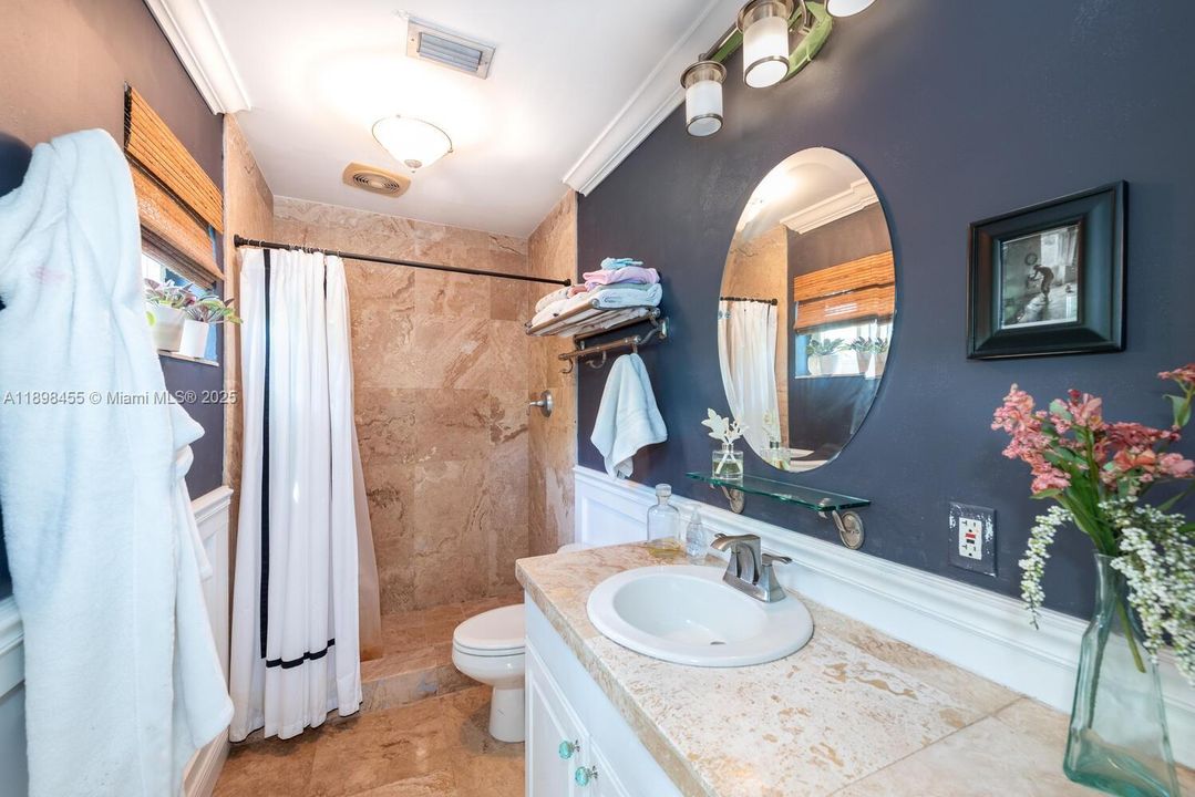 Activo con contrato: $1,599,000 (4 camas, 2 baños, 2394 Pies cuadrados)