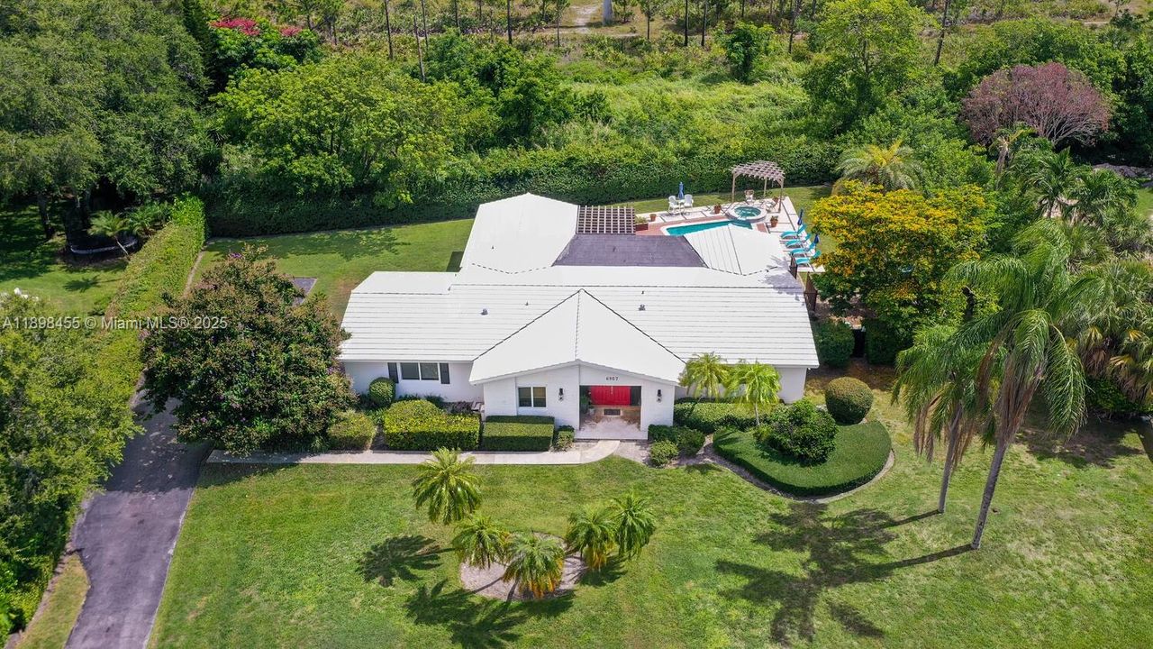 Activo con contrato: $1,599,000 (4 camas, 2 baños, 2394 Pies cuadrados)